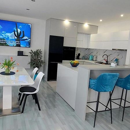 Luna Apartments Baška Voda Екстериор снимка