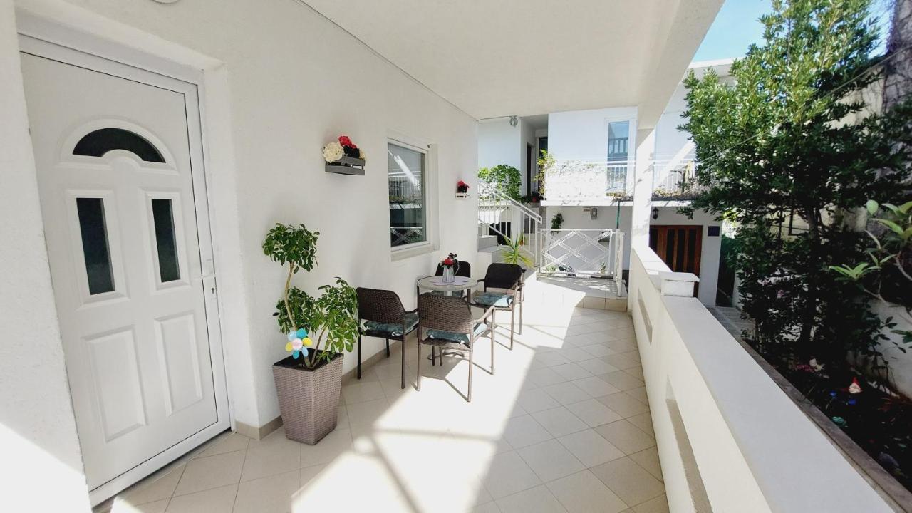 Luna Apartments Baška Voda Екстериор снимка